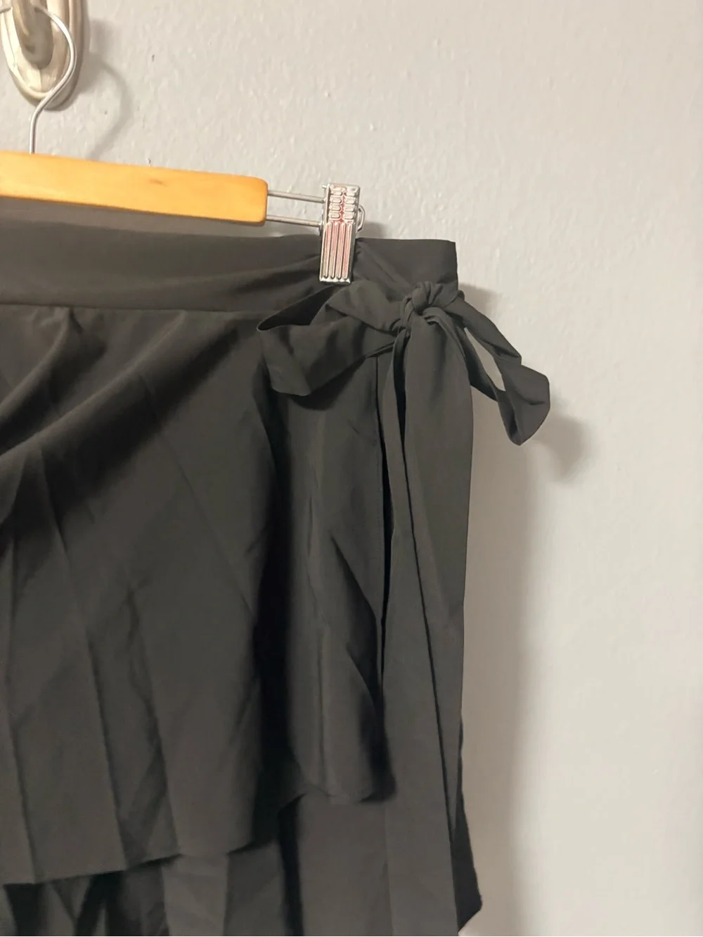 NWT HALARA Breezeful High Waisted Tie Side 2-in-1  Flowy Mini Quick Dry Skirt XL